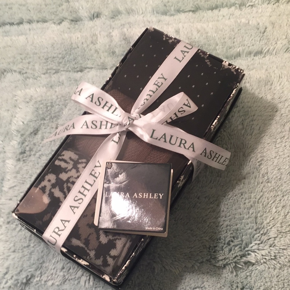 LAURA ASHLEY SOCKS - Picture 2 of 2